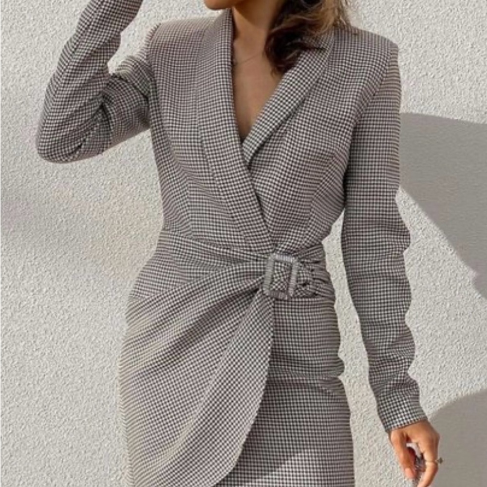 Zara Gray and White Sheath Dress with Plunge Neckline